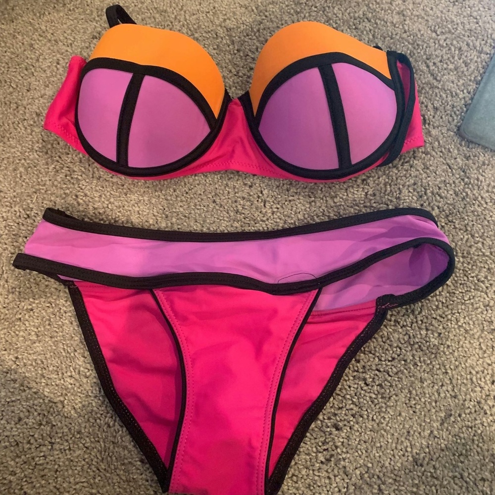 NWT Colorblock Bikini with removable straps